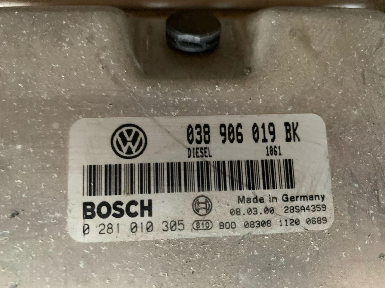 блок управления двигателем Volkswagen Passat B5 2000, дизель - фото №1