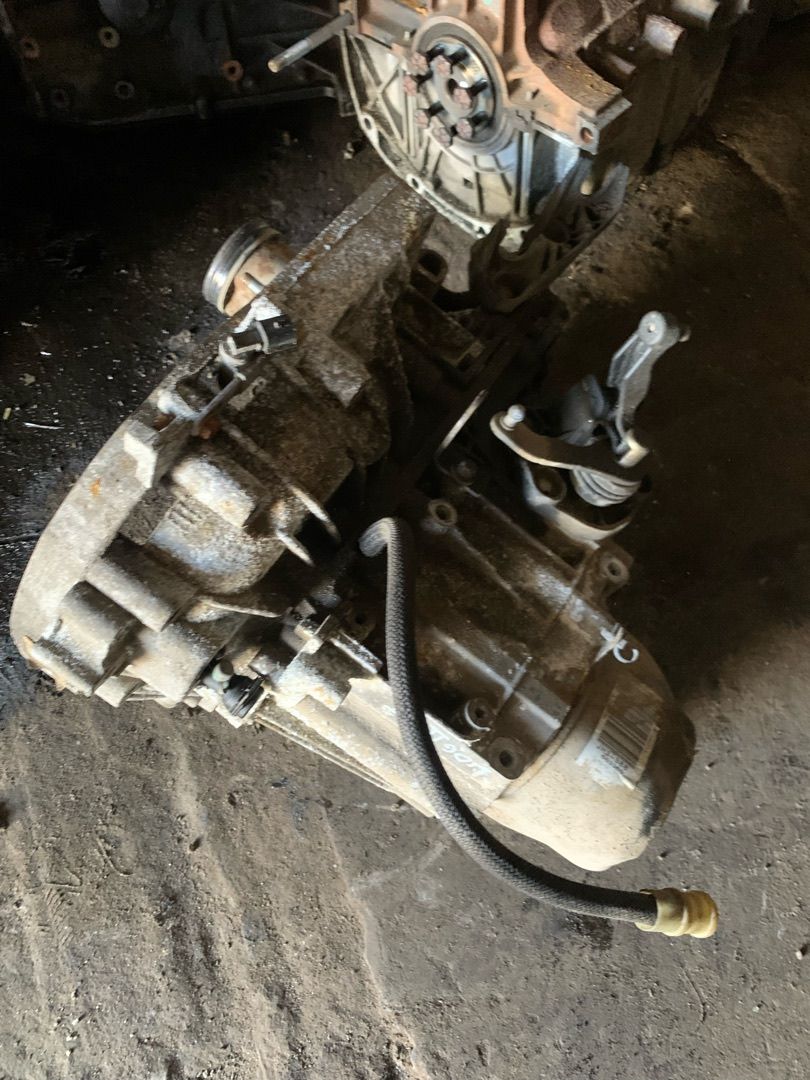 КПП механическая (МКПП) Renault Sandero Stepway 2 поколение 2017, 1.6 л., K4M 842, бензин - фото №1