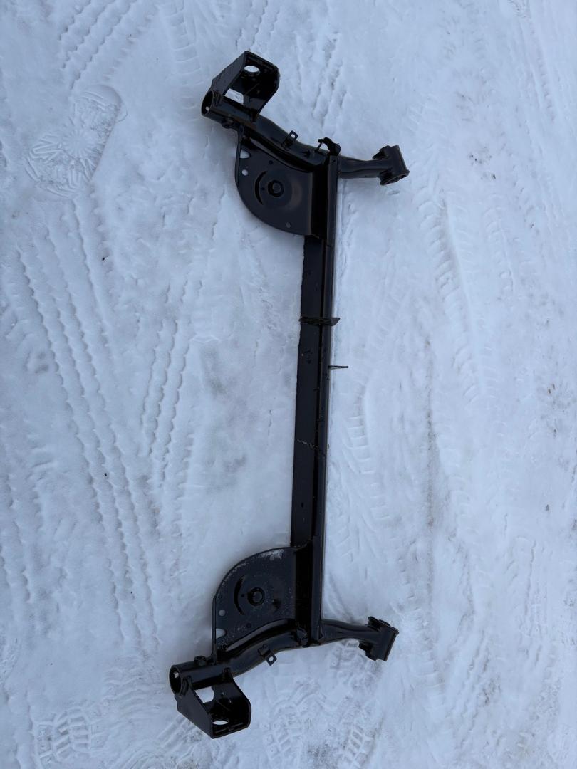 балка подвески задняя Renault Logan 1 поколение 2007, седан, 555012371R, 555019768R - фото №1