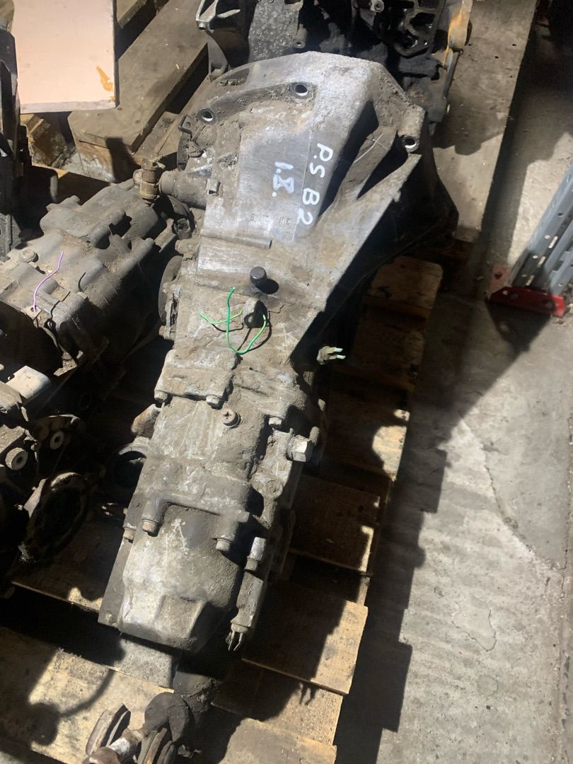 КПП механическая (МКПП) Volkswagen Passat B2 1984, 1.8 л., бензин, МКПП - фото №1