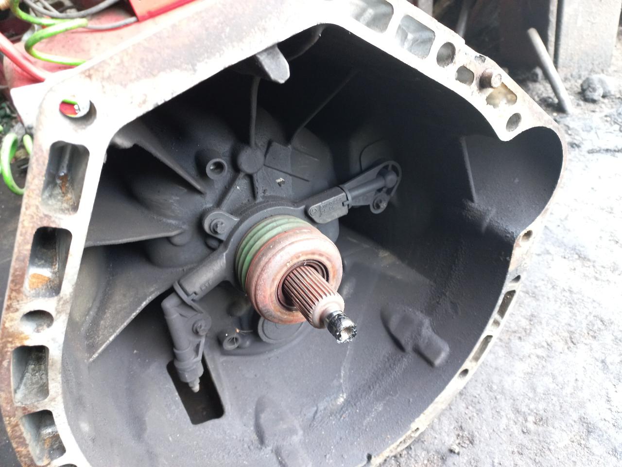 КПП механическая (МКПП) Mercedes-Benz Vito W639 2007, 2.2 л., OM 646.980, дизель, 6МКПП, 716637 - фото №1