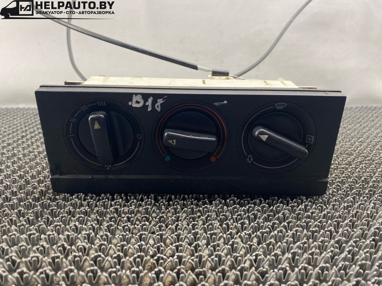 блок управления печки / климат-контроля Audi 80 B3 89/B3 1991, 1.8 л., бензин, МКПП, серебристый, седан, передний привод - фото №1