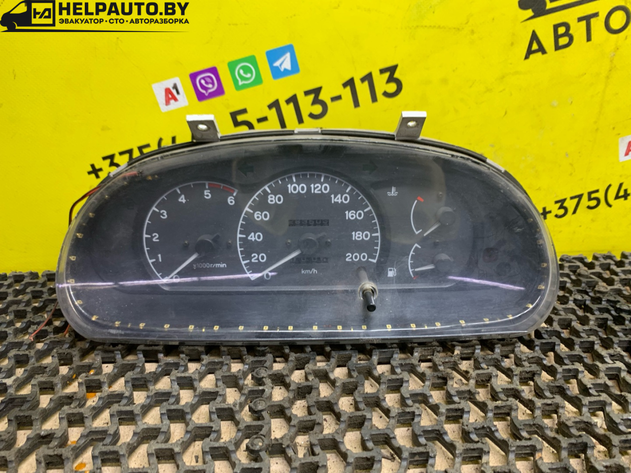 щиток приборов (приборная панель) Mitsubishi Lancer 7 поколение 1996, 2.0 л., дизель, МКПП, белый, универсал, передний привод - фото №1