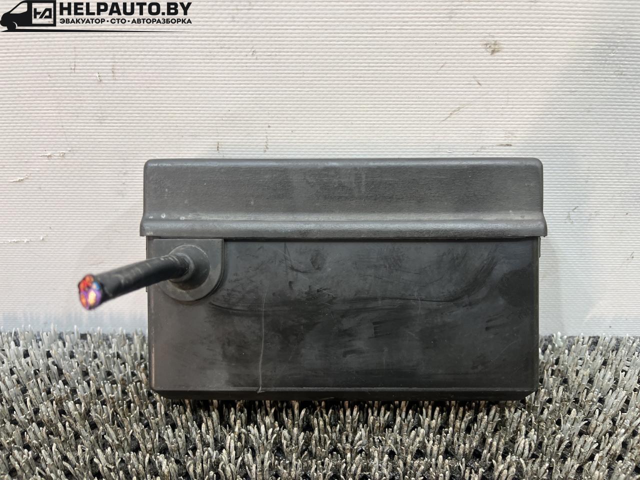 блок реле Opel Astra F 1994, 1.7 л., дизель, 5МКПП, зелёный, хетчбэк 5 дв., передний привод, 90450129 - фото №1