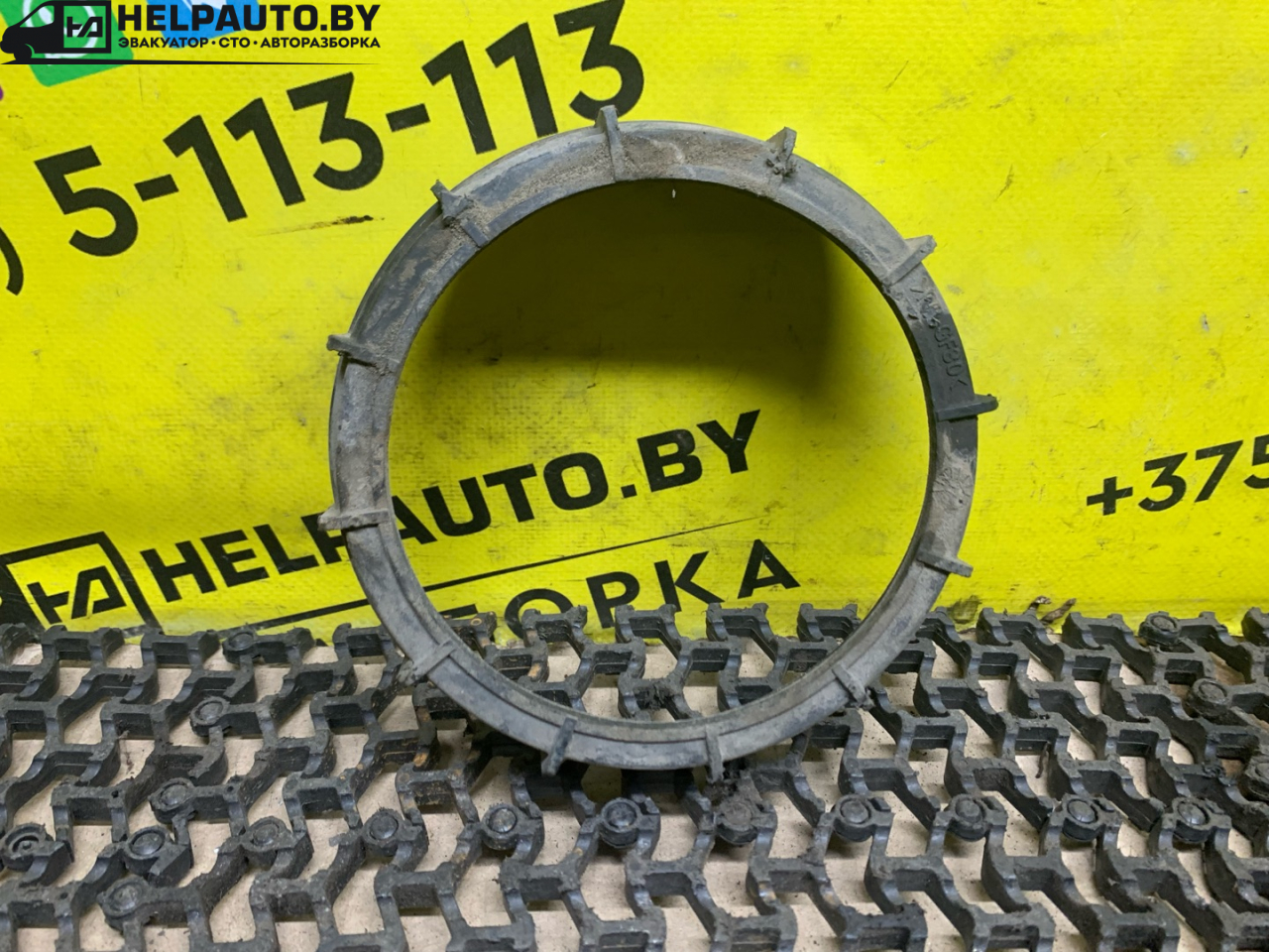 гайка топливного насоса Renault Laguna 1 поколение 1997, 2.0 л., F3R 200, бензин, МКПП, серый, универсал, передний привод - фото №1