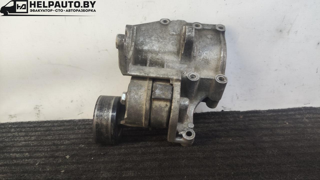 кронштейн генератора Kia Sorento 1 поколение 2004, 2.5 л., CRDi, D4CB, дизель, АКПП, серебристый, внедорожник 5 дв., полный подключаемый привод, 25281-4A000 - фото №1