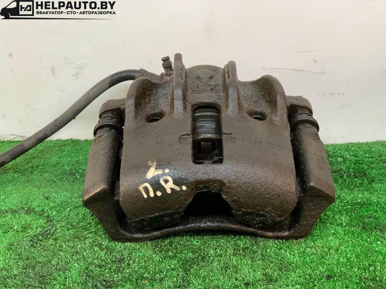 суппорт передний правый Peugeot 306 1 поколение 1997, 1.9 л., дизель, МКПП, белый, универсал, передний привод - фото №1