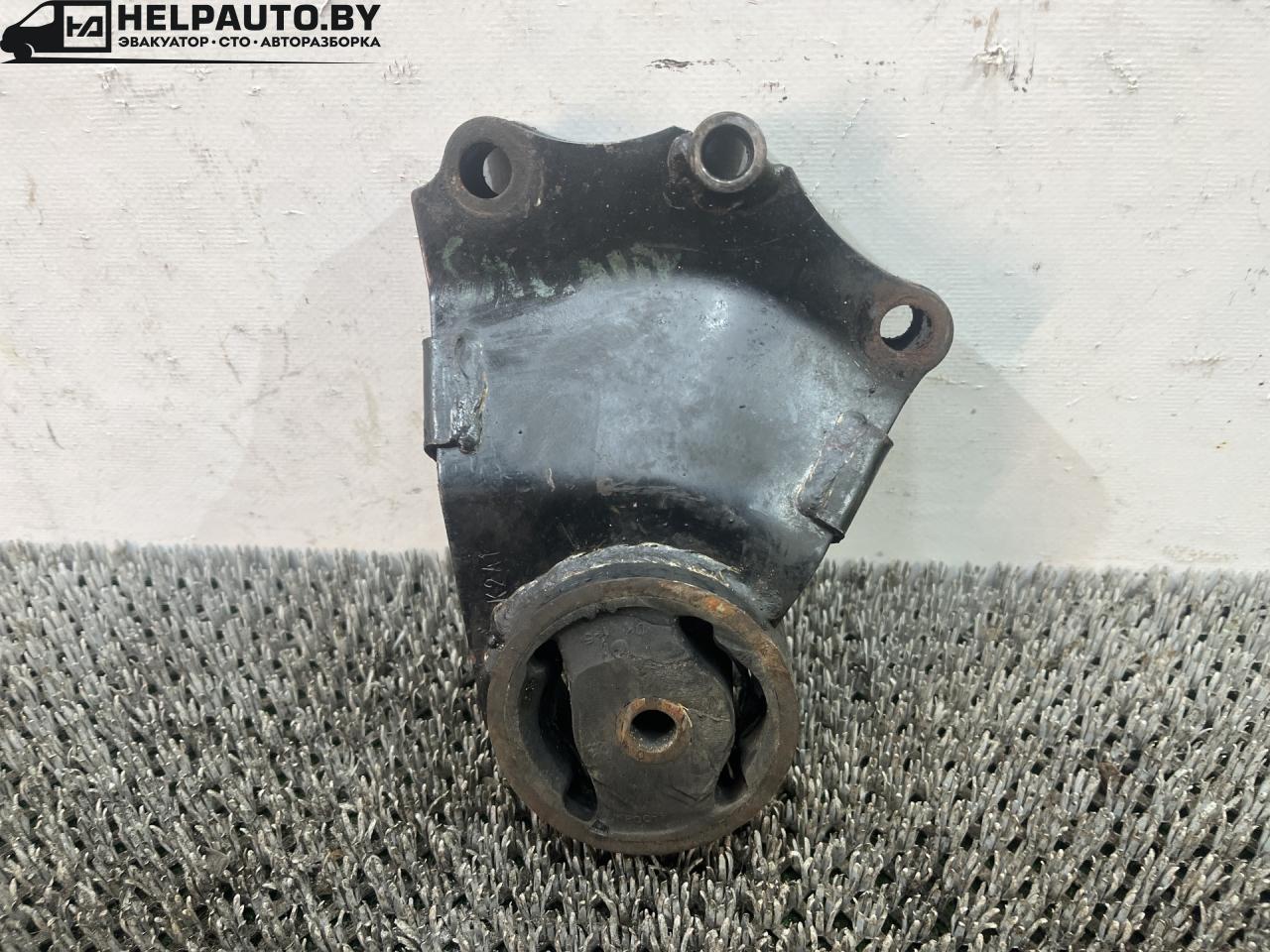 подушка крепления КПП Kia Shuma 1 поколение 1999, 1.5 л., бензин, МКПП, красный, хетчбэк 5 дв., передний привод - фото №1