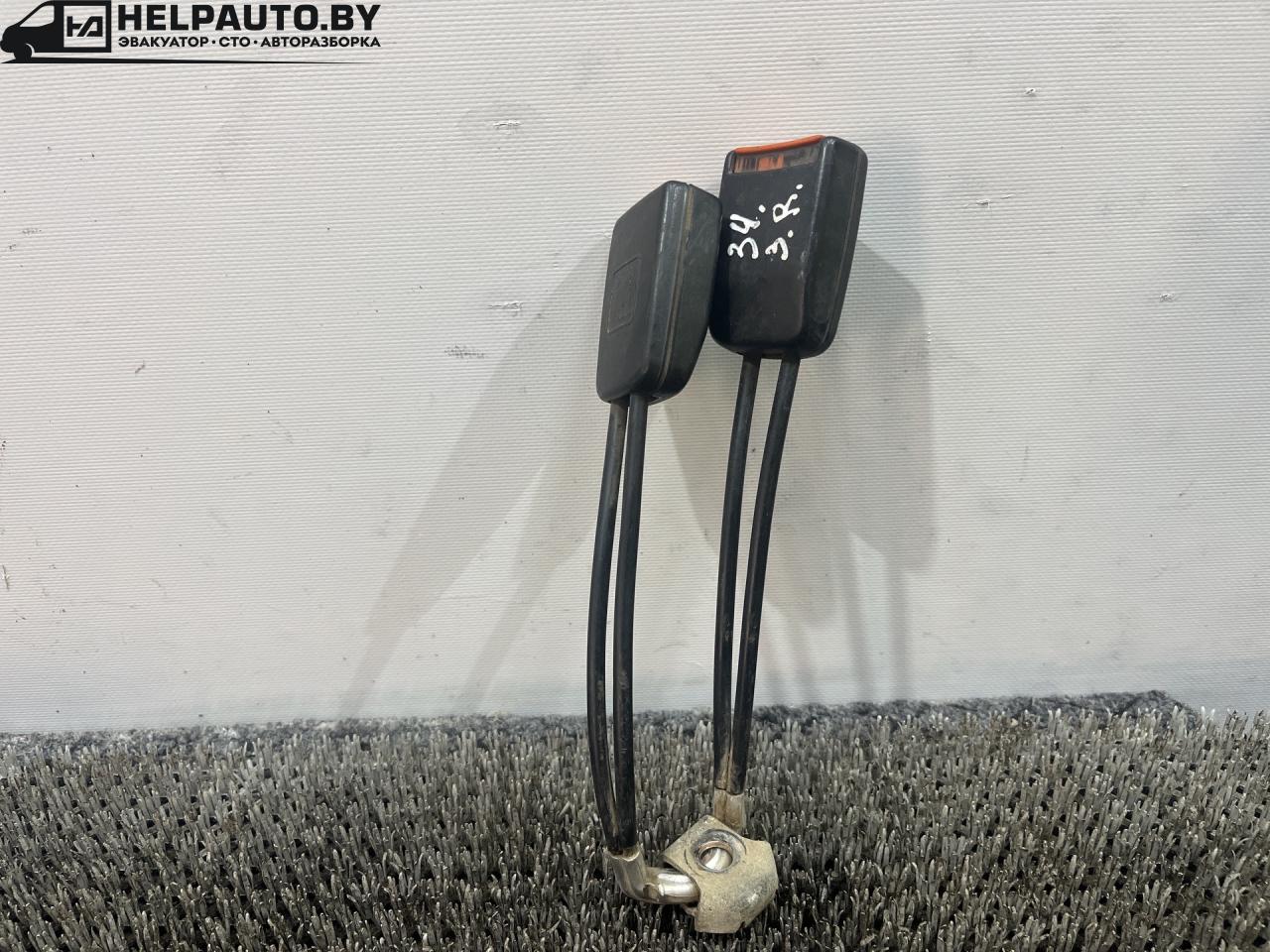 замок ремня безопасности Volkswagen Passat B3 1991, 1.8 л., бензин, МКПП, белый, седан, передний привод, 357857739 - фото №1