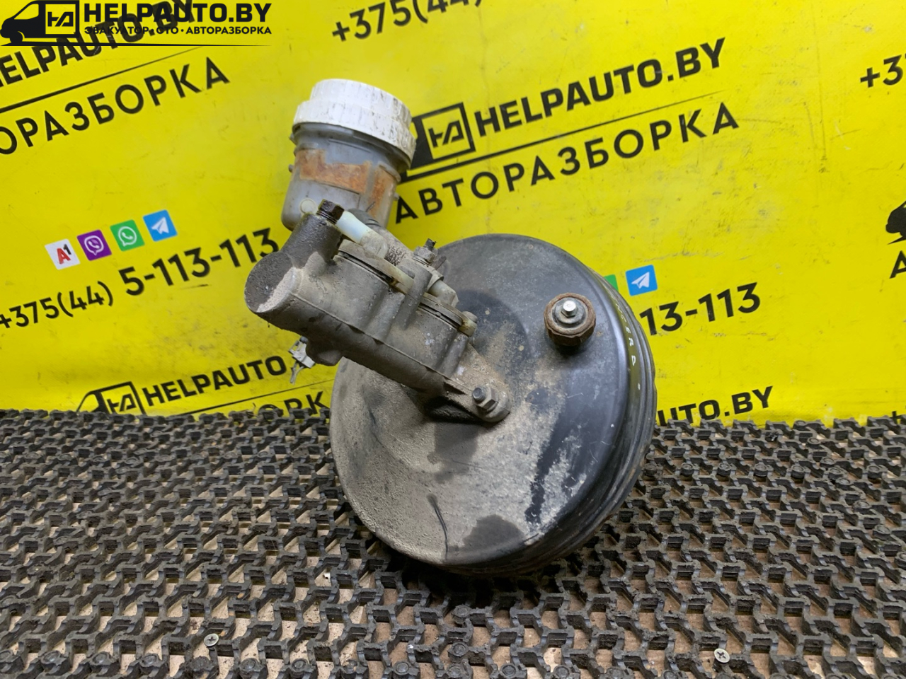 цилиндр тормозной главный Mitsubishi Lancer 7 поколение 1996, 2.0 л., дизель, МКПП, белый, универсал, передний привод - фото №1