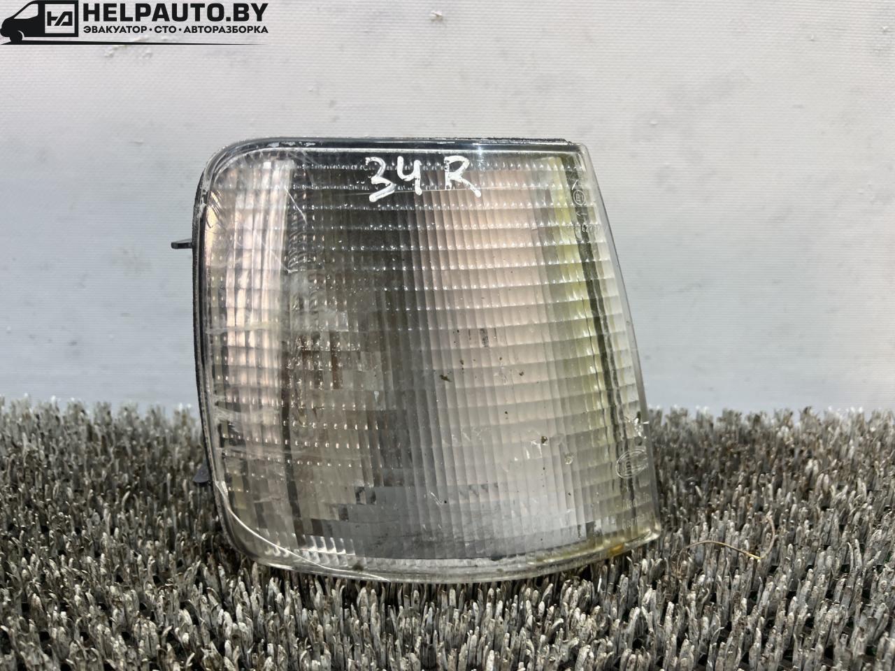 поворотник правый Volkswagen Passat B3 1991, 1.8 л., бензин, МКПП, белый, седан, передний привод, 367953050A - фото №1