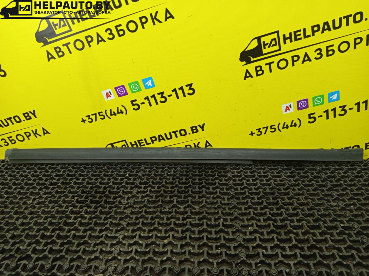 Молдинг стекла двери передней левой наружный Ford Escape 2 поколение R3 2009, 2.3 л., бензин, АКПП, синий, внедорожник 5 дв., передний привод - фото №1