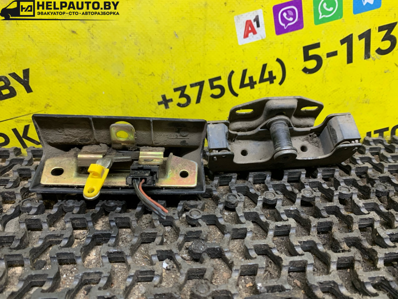 замок багажника Renault Laguna 1 поколение 1994, 2.0 л., F3R 200, бензин, МКПП, бордовый, хетчбэк 5 дв., передний привод - фото №1