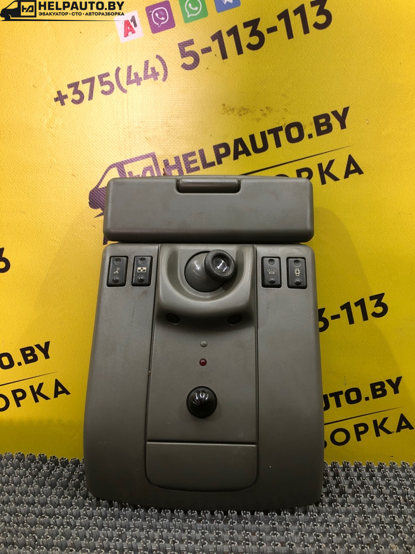 фонарь салона (плафон) Renault Safrane 1 поколение 1994, 2.2 л., J7T 760, бензин, 5МКПП, черный, хетчбэк 5 дв., передний привод - фото №1