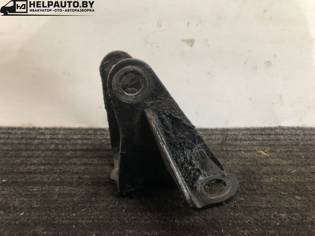 кронштейн (крепление) Toyota RAV4 2 поколение (XA20) 2002, 2.0 л., дизель, МКПП, серебристый, седан - фото №1