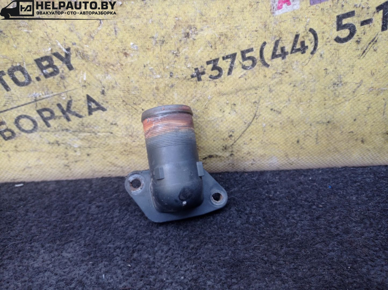 фланец (тройник) системы охлаждения Renault Twingo 1 поколение 1998, 1.2 л., бензин, МКПП, хетчбэк 3 дв. - фото №1