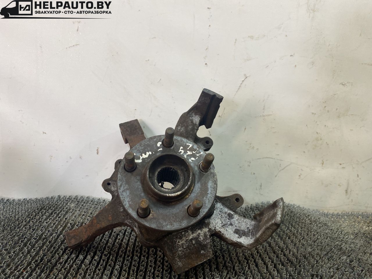 ступица передняя правая Plymouth Voyager 3 поколение 1998, 2.4 л., бензин, АКПП, зелёный, минивэн, передний привод - фото №1