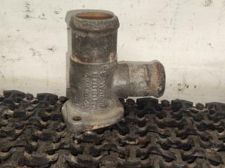 фланец (тройник) системы охлаждения Volkswagen Golf 2 поколение (1983 - 1992), 1.6 л., дизель, МКПП, передний привод