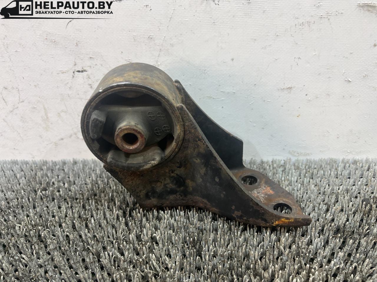 подушка крепления КПП Kia Shuma 1 поколение 1999, 1.5 л., бензин, МКПП, красный, хетчбэк 5 дв., передний привод - фото №1