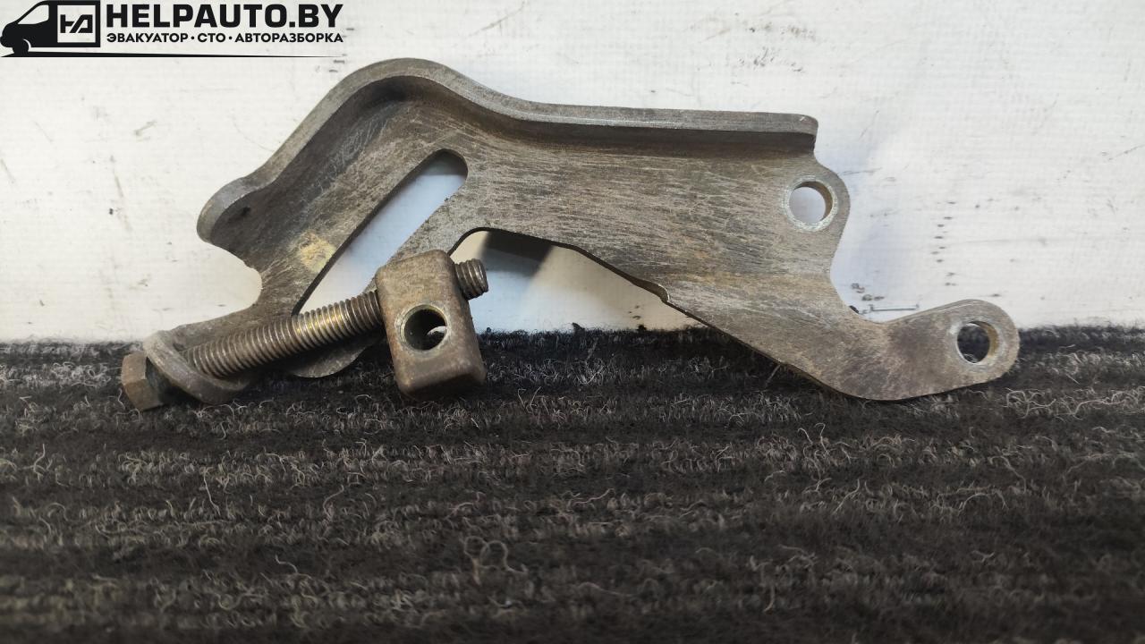 кронштейн гидроусилителя Nissan Primera P11 2000, 2.0 л., SR20DE, бензин, МКПП, передний привод - фото №1