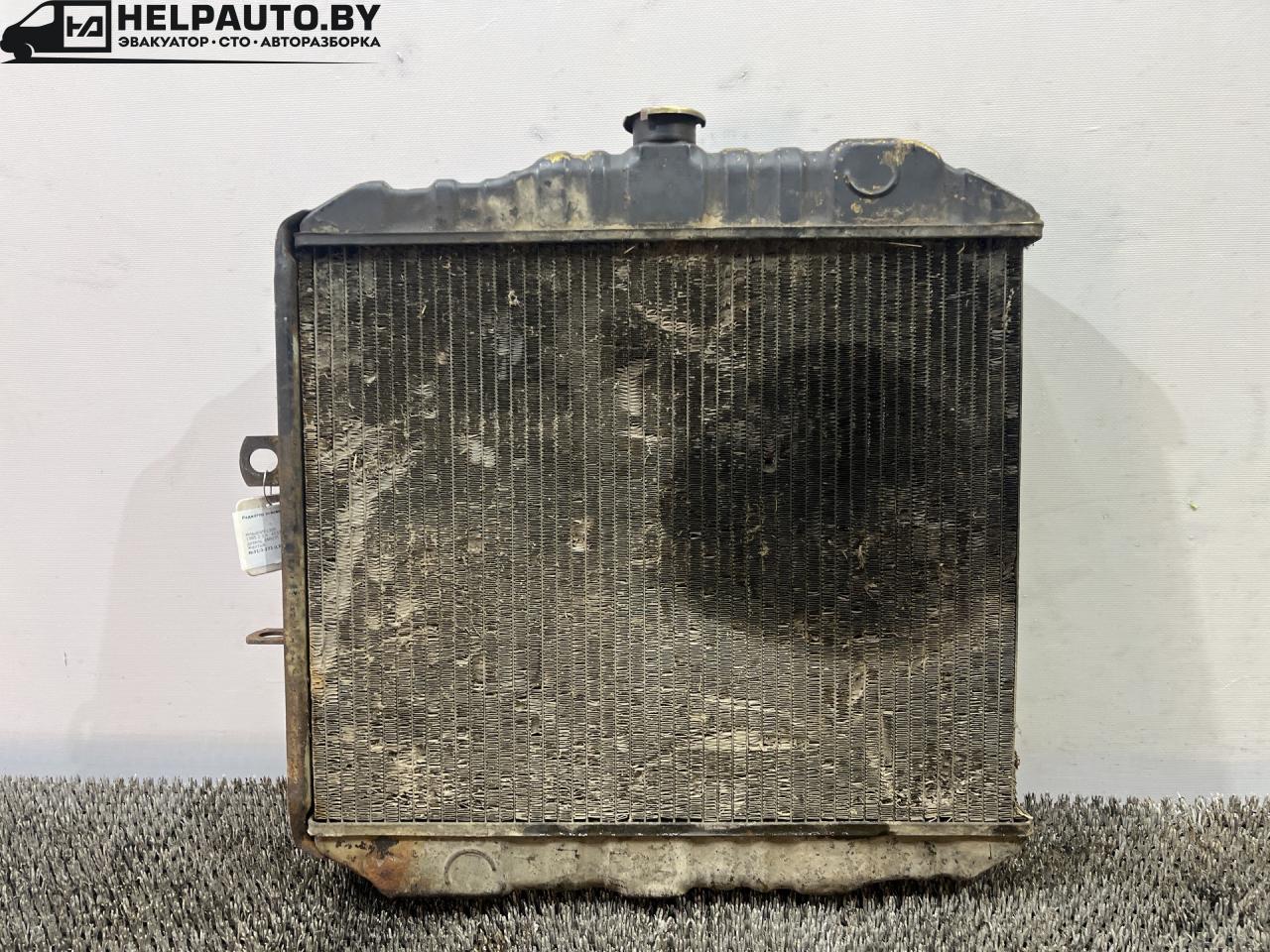 радиатор (основной) Mitsubishi L300 1 поколение 1985, 2.3 л., 4D55, дизель, 4МКПП, желтый, микроавтобус, задний привод - фото №1