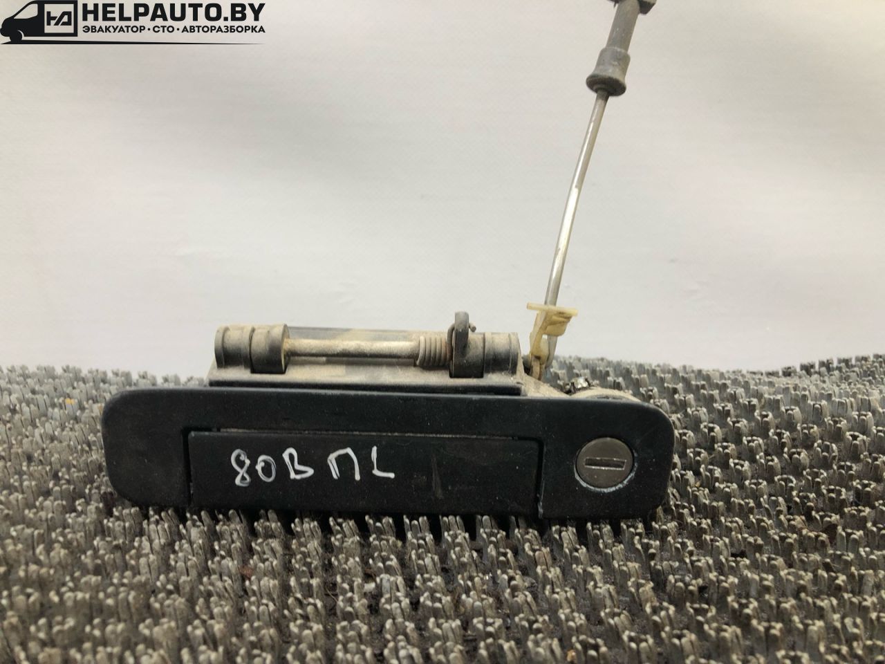 ручка наружная Audi 80 B3 (1986 - 1991), 1.8 л., бензин, МКПП, серый, передний привод - фото №1