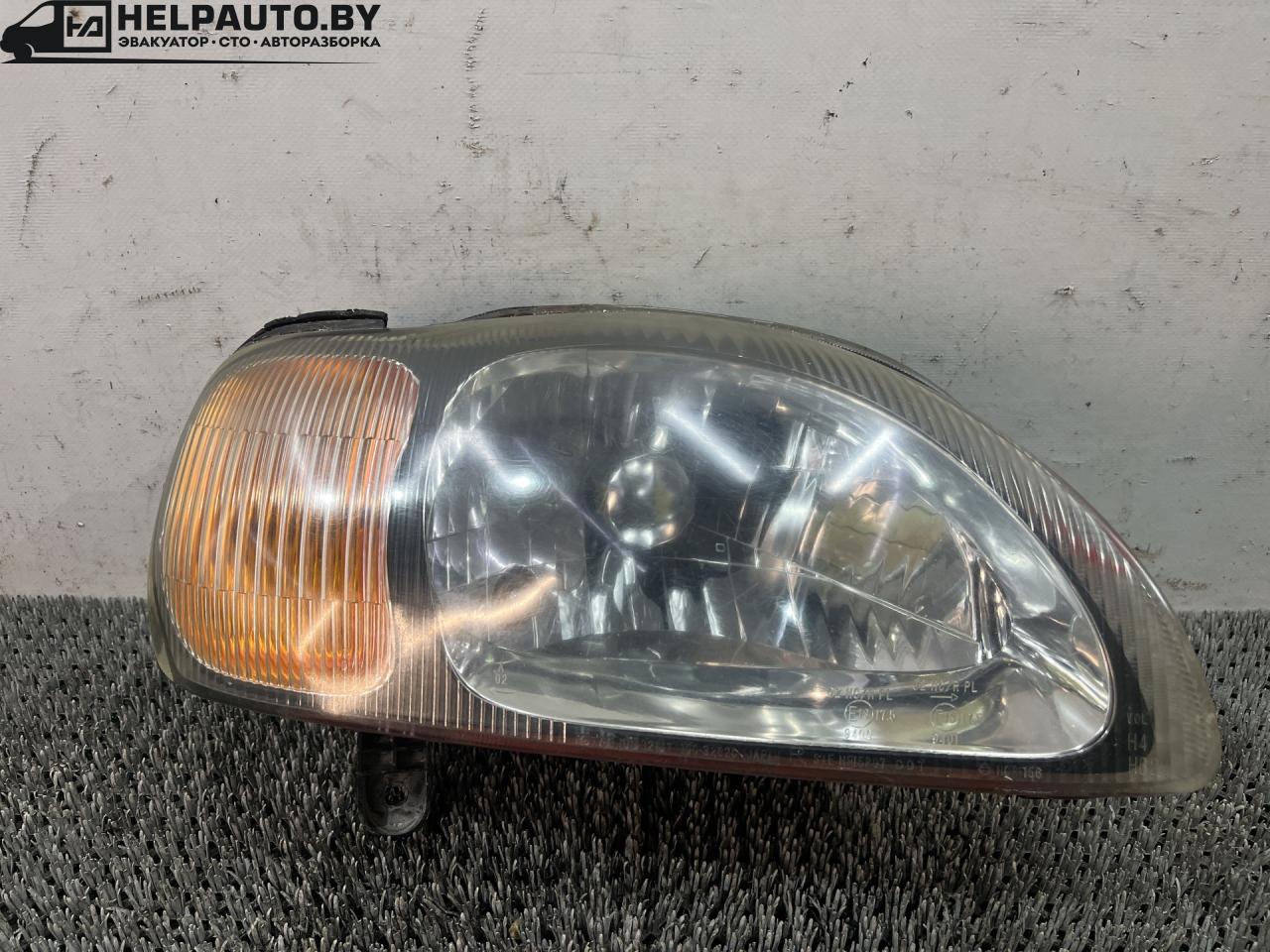 фара правая Suzuki Baleno 1 поколение 2002, 1.5 л., бензин, МКПП, чёрный, седан, 100-32617 - фото №1