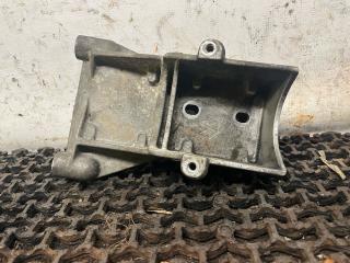 кронштейн двигателя Renault Safrane 1 поколение [рестайлинг] 1998, 2.2 л., дизель, МКПП, зелёный металлик, седан, передний привод, 7700875361