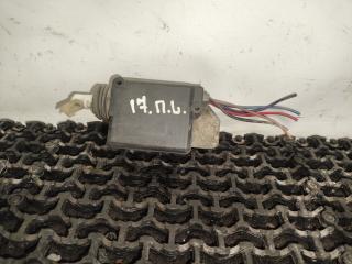 активатор (привод) замка двери Volkswagen Golf 3 поколение 1995, 1.9 л., AEY, дизель, МКПП, белый, универсал, передний привод