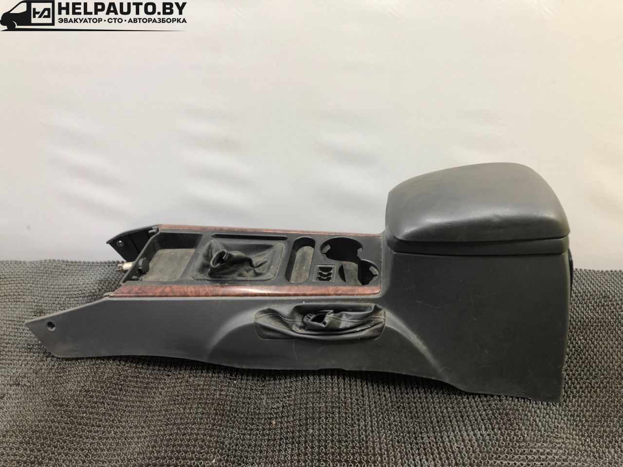 подлокотник Kia Sorento 1 поколение 2005, 2.4 л., G4JS, бензин, МКПП, красный, внедорожник 5 дв., полный подключаемый привод - фото №1