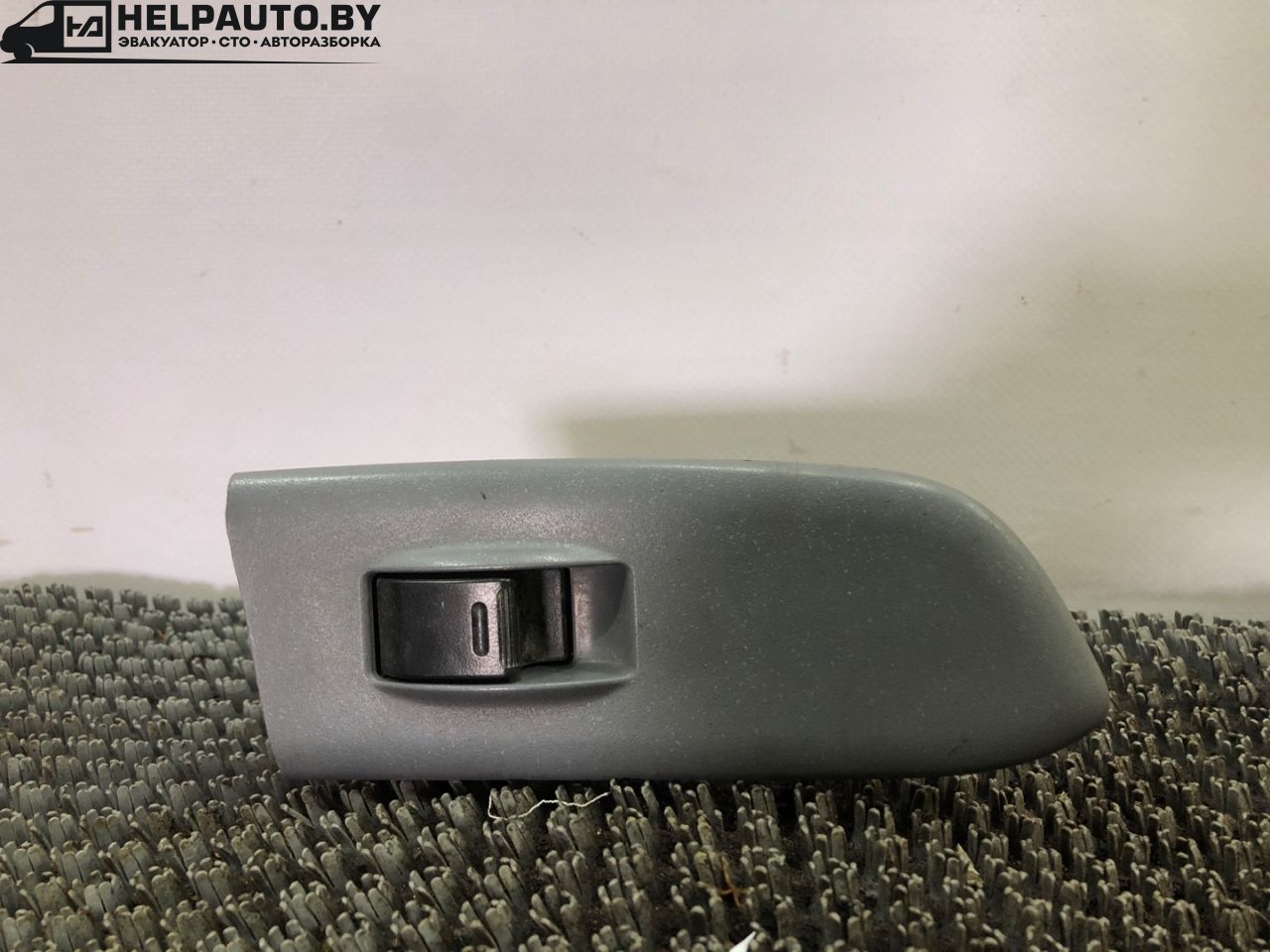 кнопка стеклоподъемника двери передней правой Toyota RAV4 2 поколение (XA20) 2002, 2.0 л., дизель, МКПП, серебристый, седан - фото №1