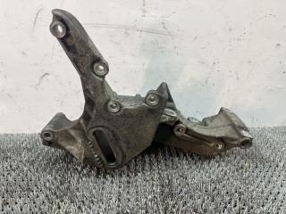 кронштейн гидроусилителя Renault Laguna 1 поколение (1993 - 1998), 1.8 л., F3P 670, бензин, МКПП, передний привод, 7700868800