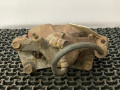 суппорт передний левый Toyota Carina E 1 поколение T190 1995, 2.0 л., 2C, дизель, МКПП, бордовый, хетчбэк 5 дв., передний привод - фото №3