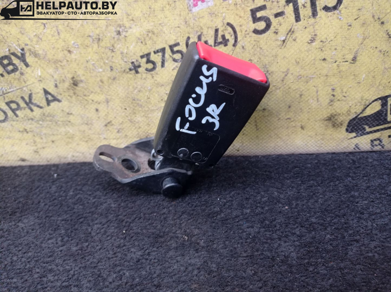 замок ремня безопасности Ford Focus 2 поколение 2006, 1.6 л., HWDA, бензин, МКПП, красный, хетчбэк 5 дв., передний привод - фото №1