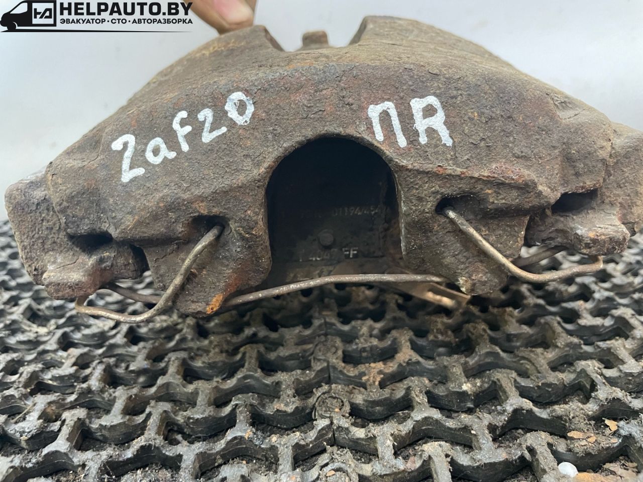 суппорт передний правый Opel Zafira 1 поколение (A) 1999, 1.8 л., бензин, МКПП, серый, передний привод - фото №1