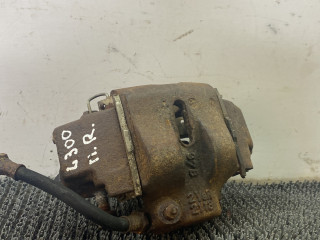 суппорт передний правый Mitsubishi L300 1 поколение 1985, 2.3 л., 4D55, дизель, 4МКПП, желтый, микроавтобус, задний привод, 2V8R2118