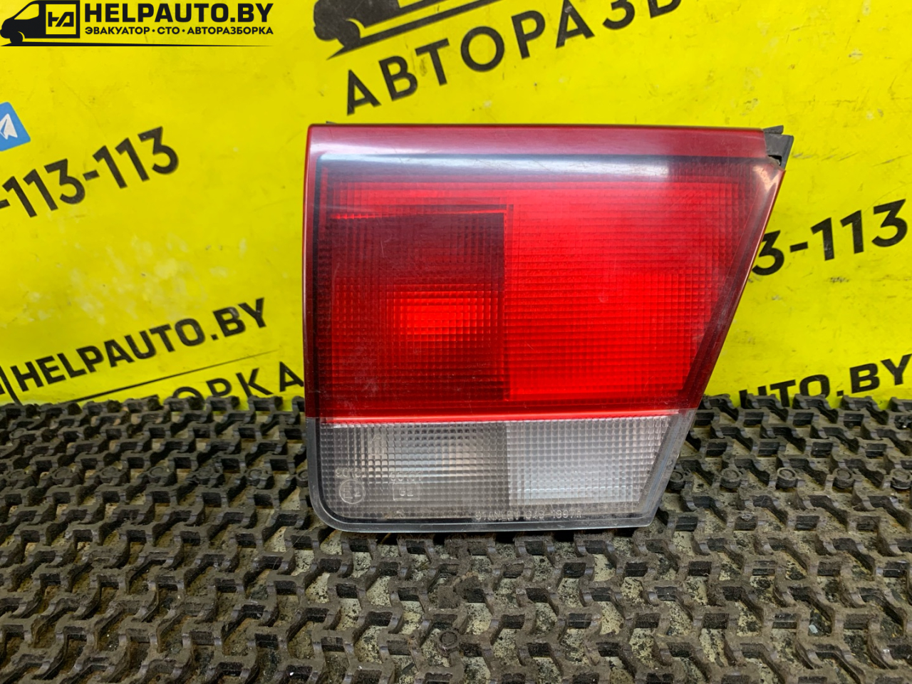 фонарь крышки багажника правый Mazda 626 GE 1994, 1.8 л., FP, бензин, МКПП, бордовый, седан, передний привод - фото №1