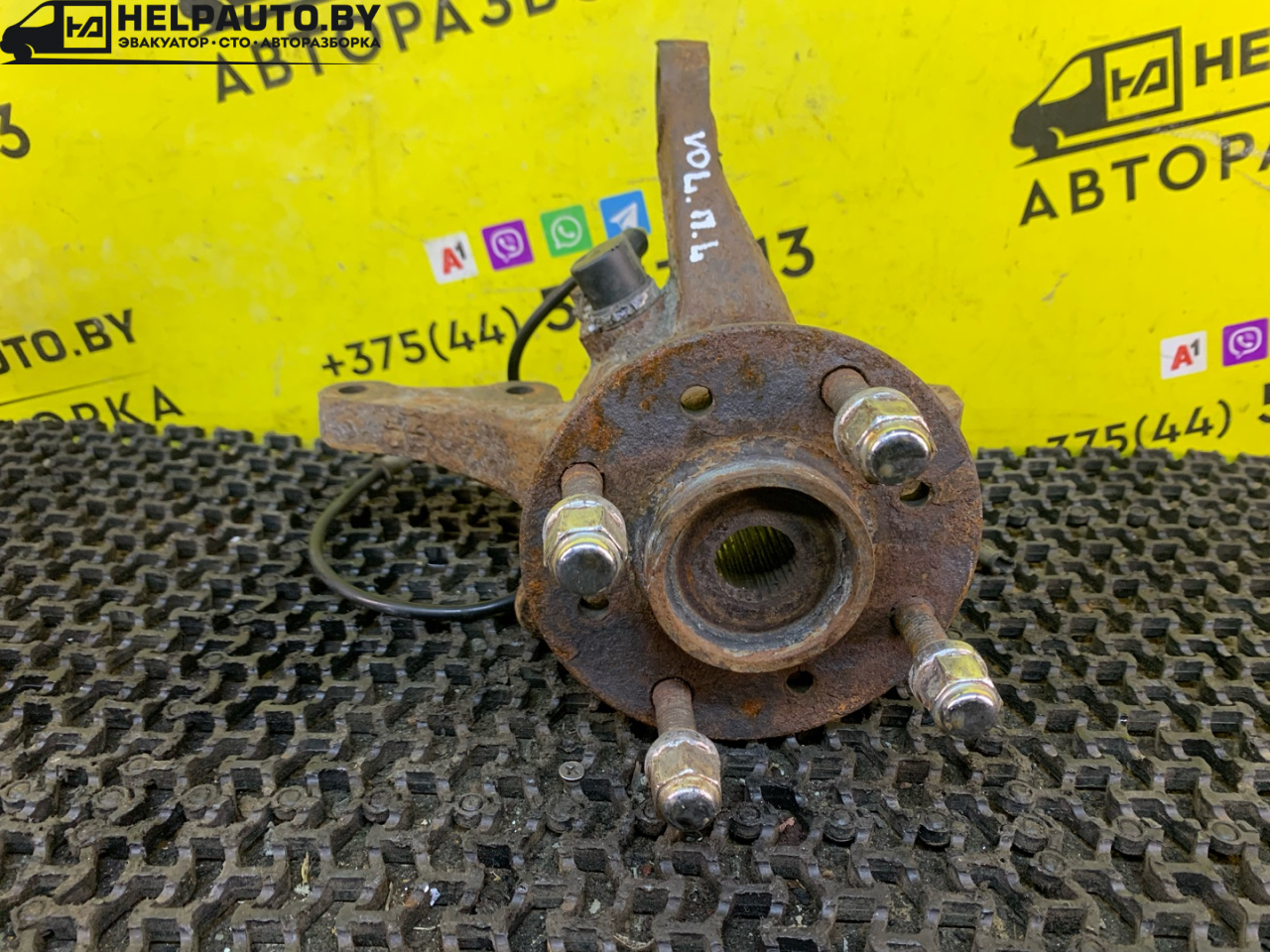 ступица передняя левая Volvo V40 1 поколение 1999, 2.0 л., B 4204 S, бензин, АКПП, синий, универсал, передний привод - фото №1