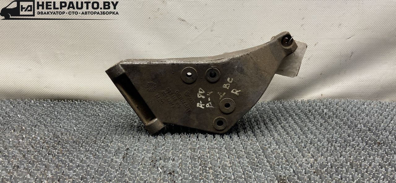 кронштейн двигателя Audi 80 8C/B4 1994, 2.0 л., бензин, МКПП, зеленый, седан, передний привод - фото №1
