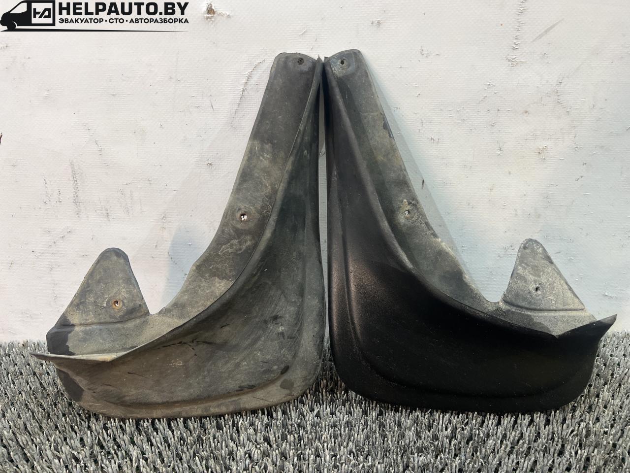 брызговик Suzuki Baleno 1 поколение 2002, 1.5 л., бензин, МКПП, чёрный, седан - фото №1