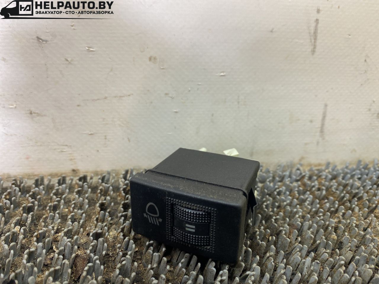 кнопка корректора фар Audi A4 B5 1999, 1.8 л., бензин, АКПП, черный, универсал, передний привод - фото №1