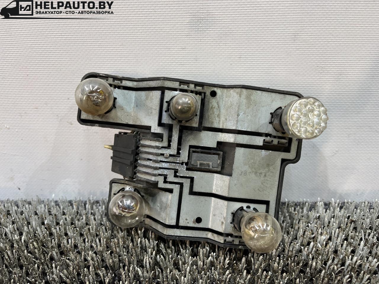 панель заднего правого фонаря Opel Astra F 1994, 1.7 л., дизель, 5МКПП, зелёный, хетчбэк 5 дв., передний привод, 394448 - фото №1