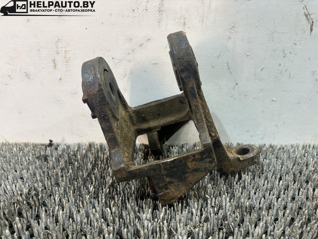 кронштейн КПП Ford Focus 1 поколение (1998 - 2001), дизель, МКПП, белый, универсал, передний привод - фото №1