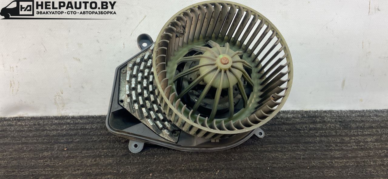 моторчик печки Audi A4 B5 1999, 1.8 л., бензин, АКПП, черный, универсал, передний привод - фото №1
