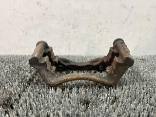 скоба суппорта Volkswagen Golf 3 поколение 1995, 1.9 л., AEY, дизель, МКПП, белый, универсал, передний привод