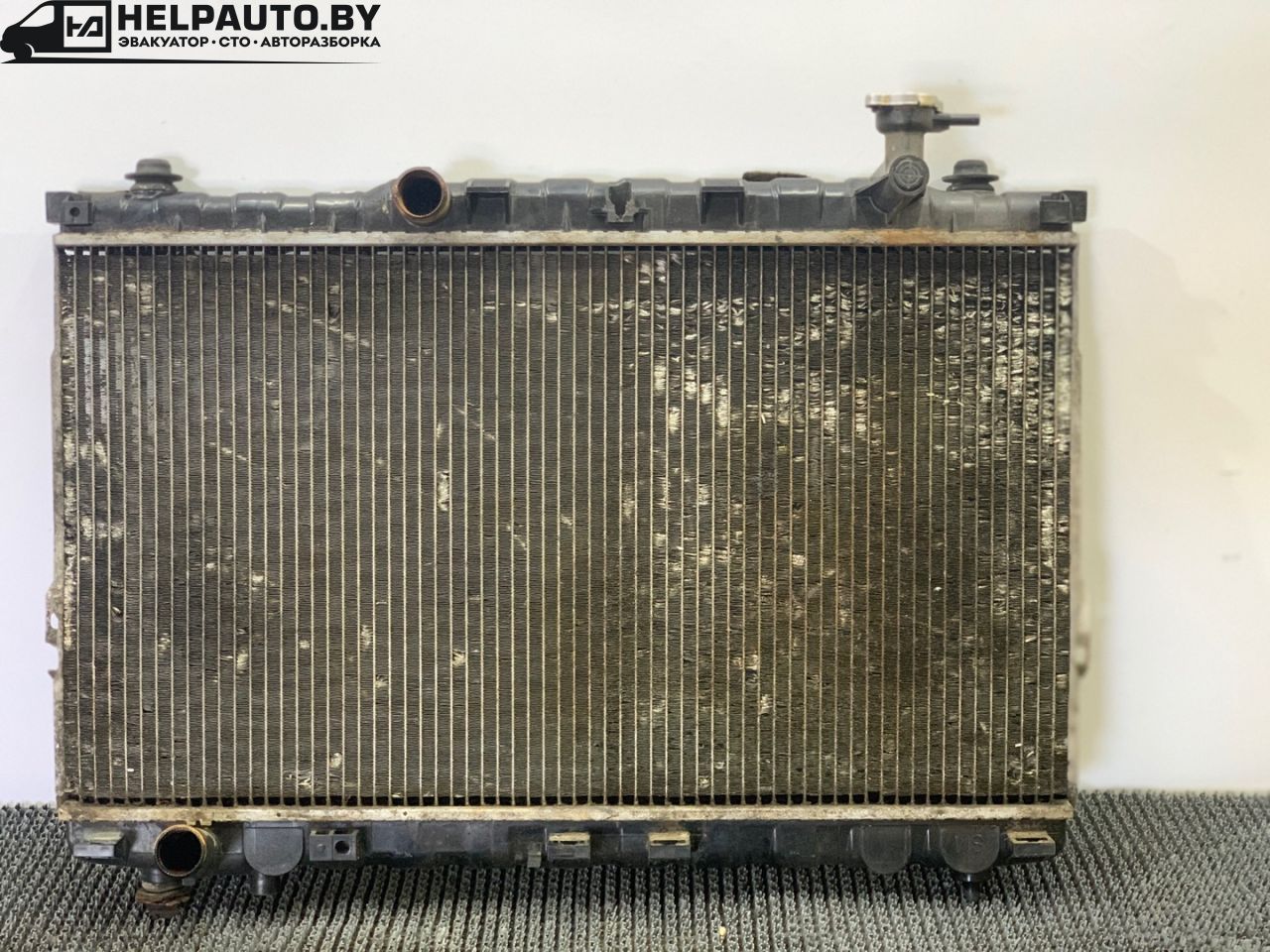 радиатор (основной) Hyundai Santa Fe 1 поколение (SM) 2003, 2.4 л., бензин, МКПП, серебристый, внедорожник 5 дв., передний привод - фото №1