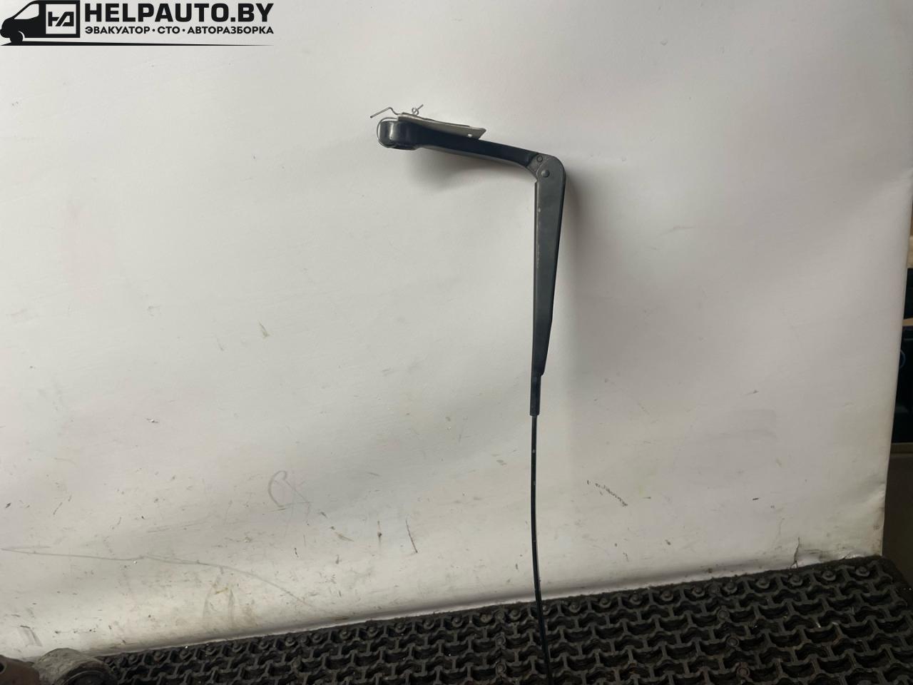 щеткодержатель (поводок стеклоочистителя, дворник) Audi 80 B3 1988, 1.6 л., дизель, МКПП, седан, передний привод - фото №1