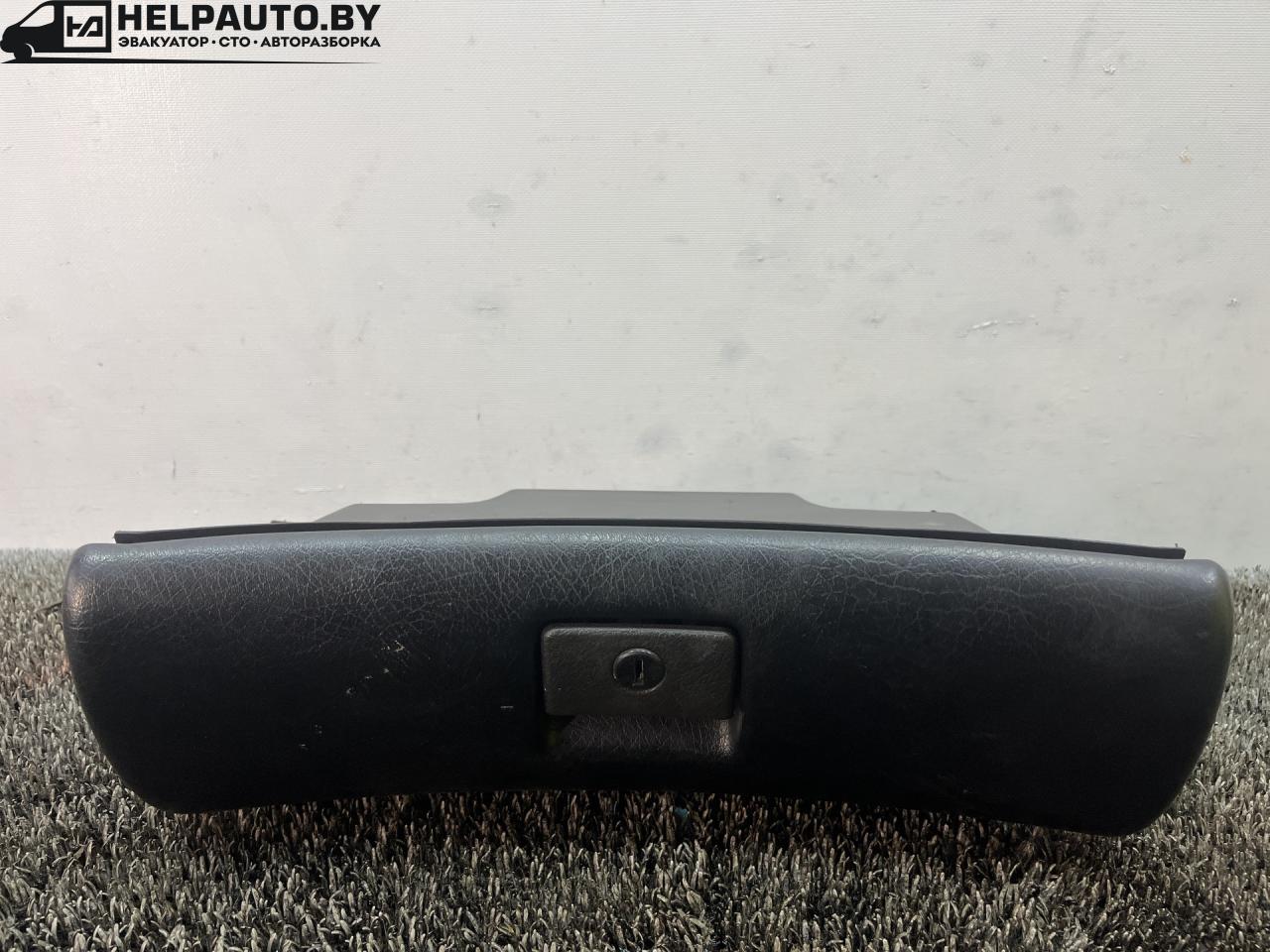 бардачок Opel Astra F 1994, 1.7 л., дизель, 5МКПП, зелёный, хетчбэк 5 дв., передний привод, 90451110 - фото №1