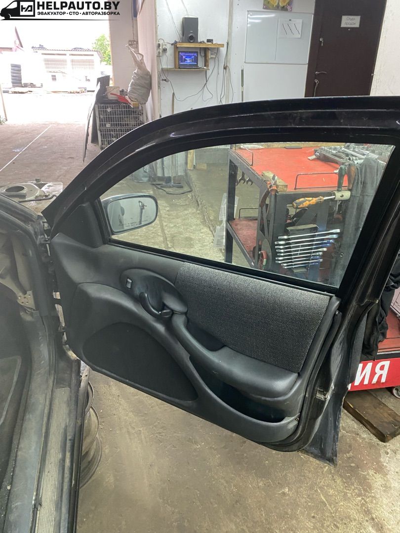 обшивка двери передняя правая Pontiac Sunfire 1 поколение 1999, 2.2 л., бензин, АКПП, черный, передний привод, LIKVIDACIYA, SKLADA - фото №1