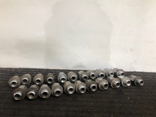 гайка колесная Toyota RAV4 2 поколение (XA20) 2002, 2.0 л., дизель, МКПП, серебристый, седан